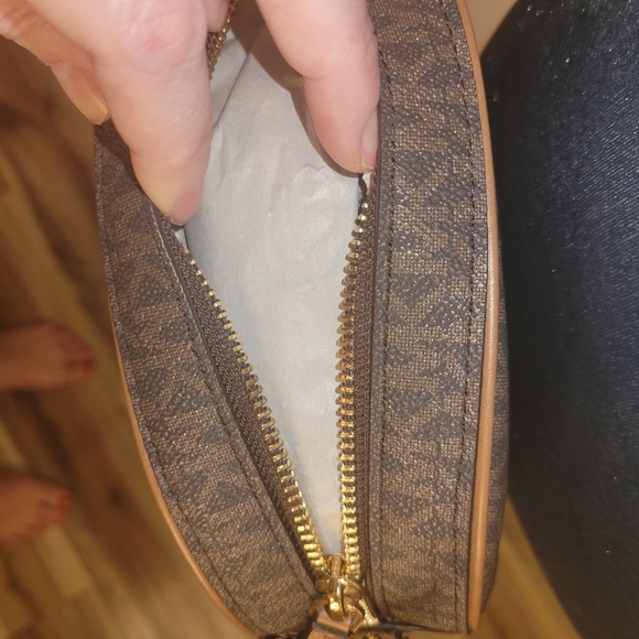 NWT Michael Kors Monogram Carmera Crossbody Bag - Picture 10 of 12